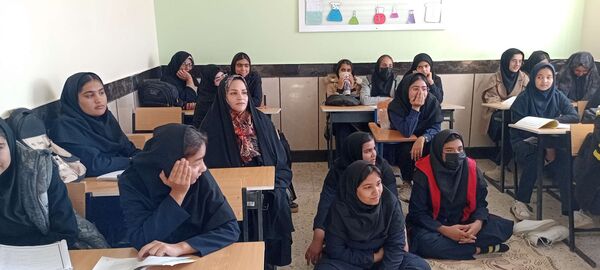 دومین جلسه هدایت تحصیلی پایه نهم در دبیرستان مادرمهربان خلیل آباد