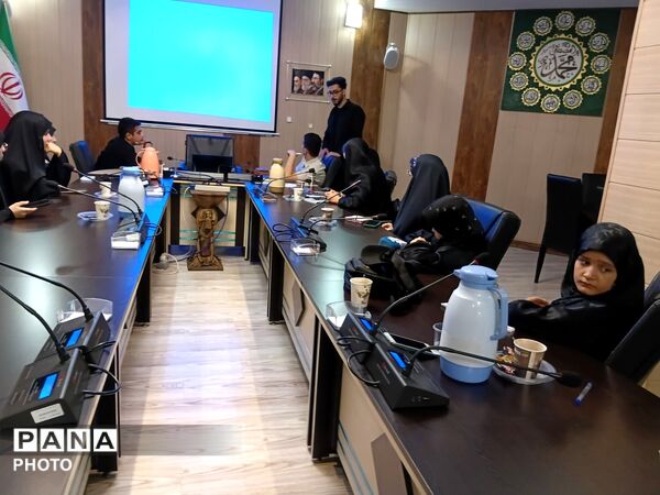 جلسه توجیهی و آموزشی دانش‌آموزان خبرنگار پانا اعزامی  استان البرز به مراسم وداع و تشییع قائد امت 