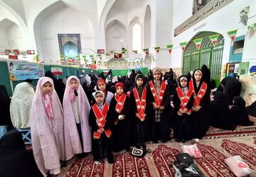 روایت پانا تفت از حضور دانش آموزان در نماز عبادی سیاسی جمعه