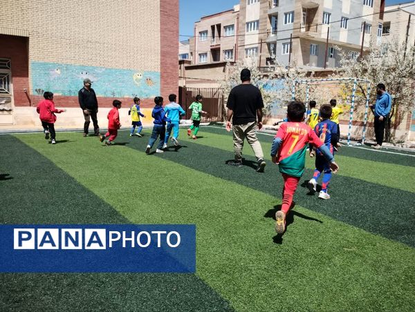 اجرای طرح شهید خرازی ( آزادسازی فضای ورزشی) در دبستان پیامبراعظم ( ص) شهرستان فیروزکوه 