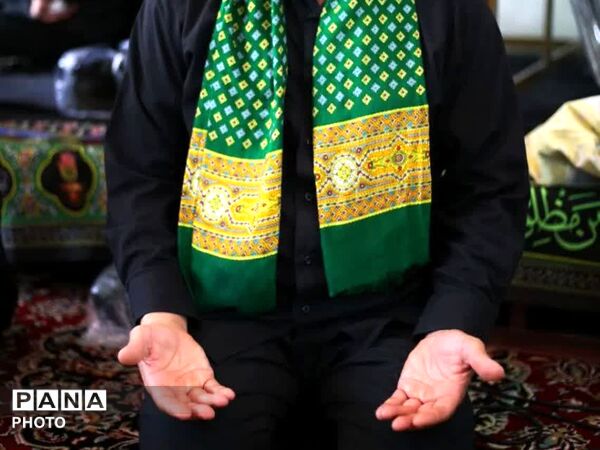 سینه زنی و عزاداری شام غریبان در حسینیه‌های روستای فدافن