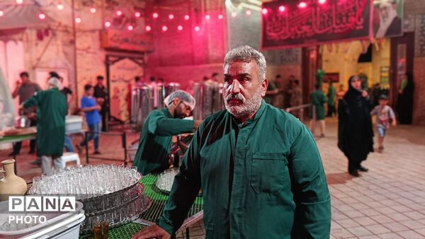 فعالیت چایخانه حضرت زهرا (س) در شب شهادت امام حسن عسکری(ع) 