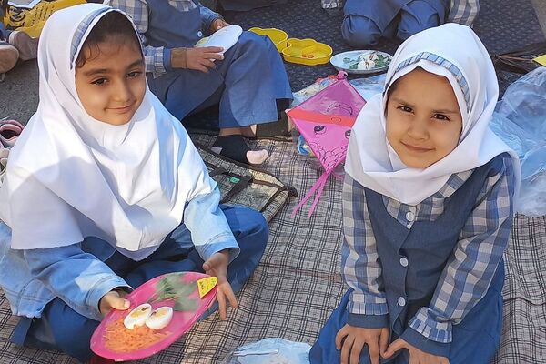 جشن روز دختر و روز جهانی کودک در دبستان زنده یاد قمصری