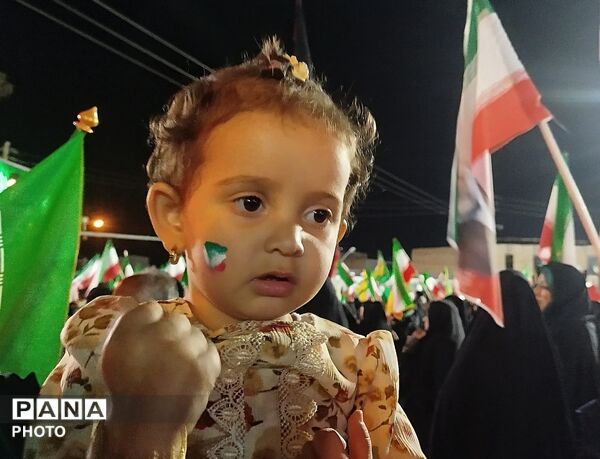 فیروزآباد وفادار به رهبر شهید