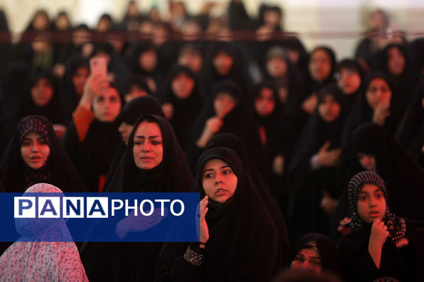 اجتماع لبیک یا حسین(ع) و گرامیداشت شهدای 15 خرداد در حرم حضرت معصومه(س)