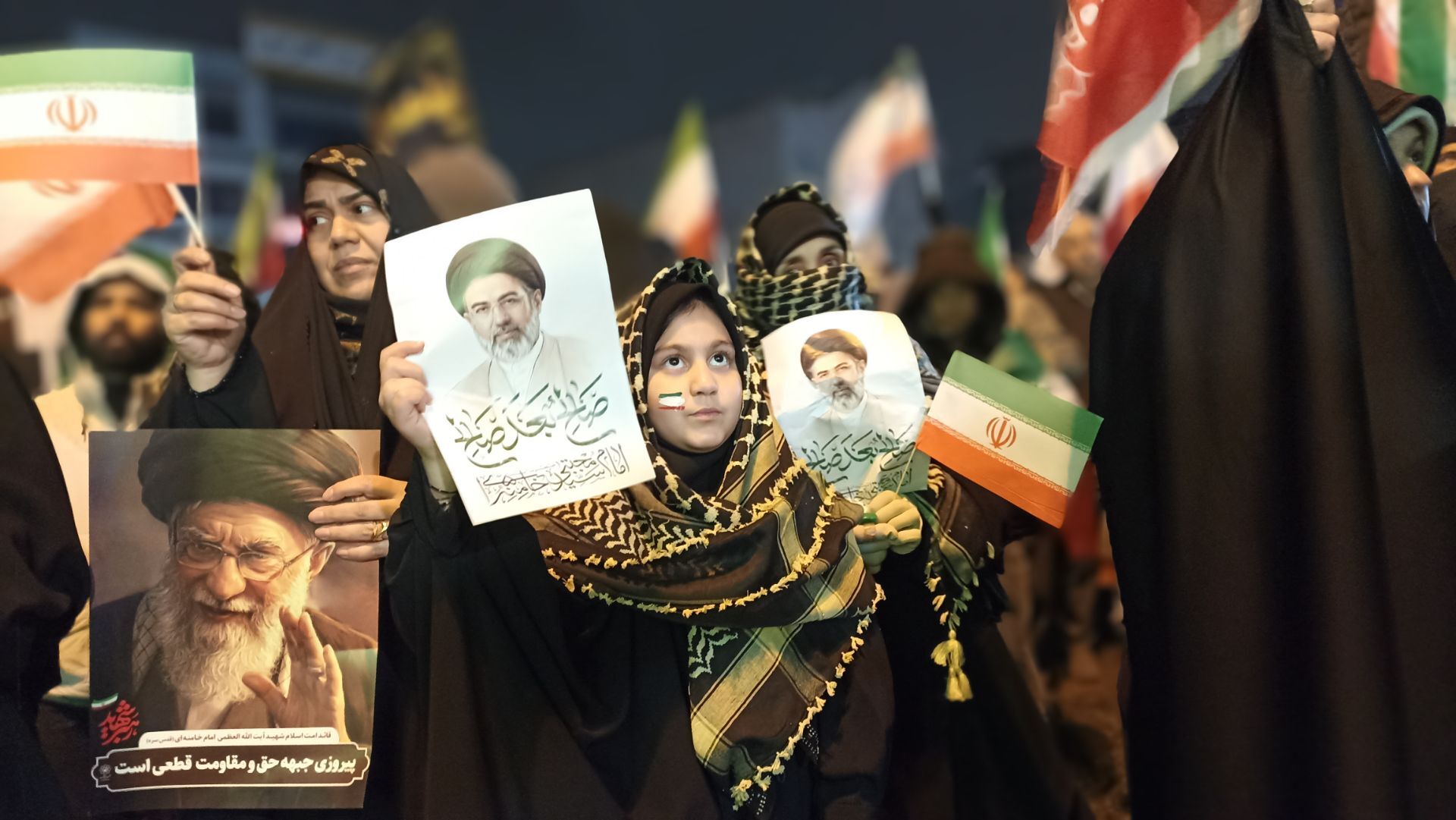 حتی برف وسرما هم مانع حضور پرشور مردم برای بیعت با رهبر نمی شود