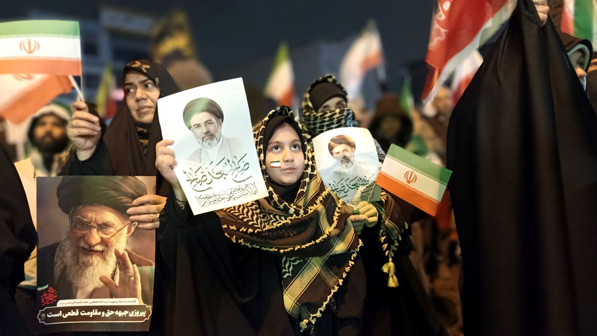 حتی برف وسرما هم مانع حضور پرشور مردم برای بیعت با رهبر نمی شود