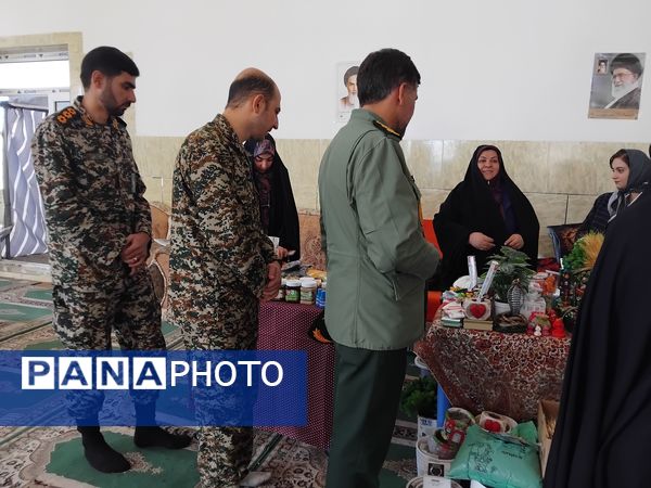 بازارچه‌ هنرهای‌ دستی‌ با رنگ و بوی عید