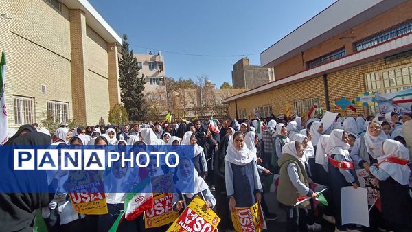 حضور پرشور دانش آموزان شهر محلات در راهپیمایی ۱۳ آبان در شهر محلات 