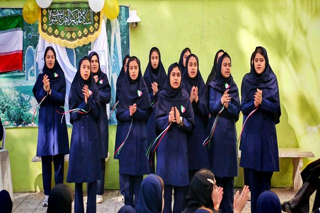 جشن ولادت صاحب الزمان در مدرسه صالحین 