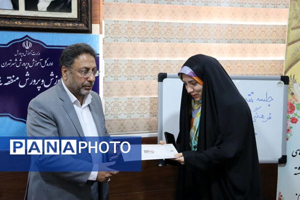 تجلیل از ۴۰ معلم برگزیده قرآن و عترت منطقه ۱۴ تهران در جشن باشکوه غدیر