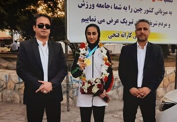 استقبال پرشور از غزل فتحی، قهرمان کاراته آسیا، در زادگاهش نورآباد لرستان