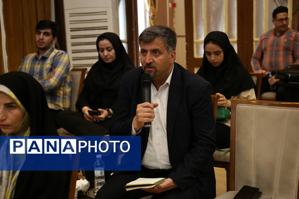 نشست روح الله رشیدی عضو شورای شهر تبریز با اصحاب رسانه