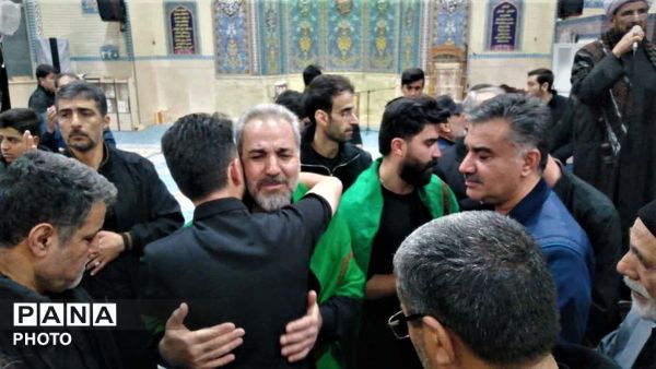 وداع اهالی منطقه بنیاد قم با پیکر مطهر دانش‌آموز شهید «حسینی مقدم»