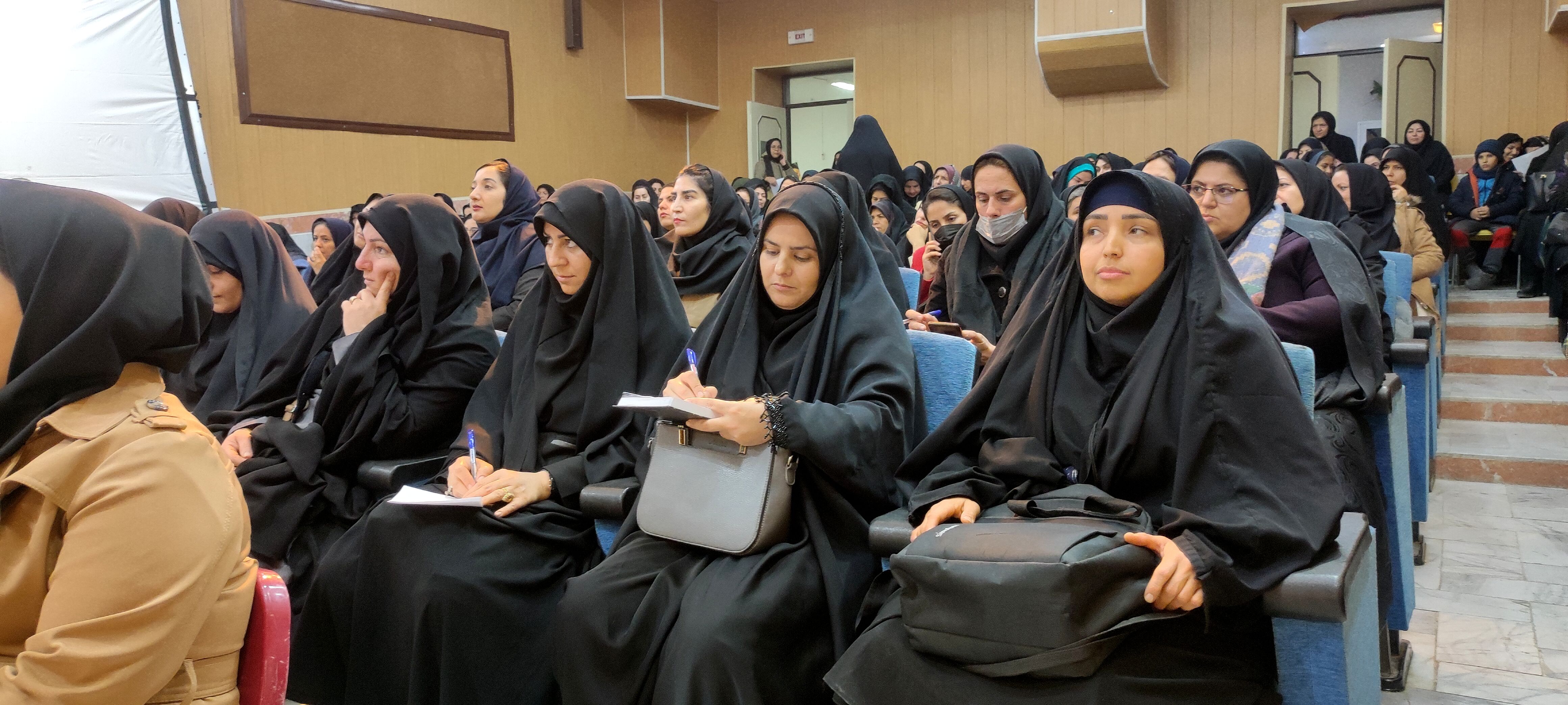 اولین کارگاه شناخت و تکنیک‌های ارتباط با نوجوانان در شیروان