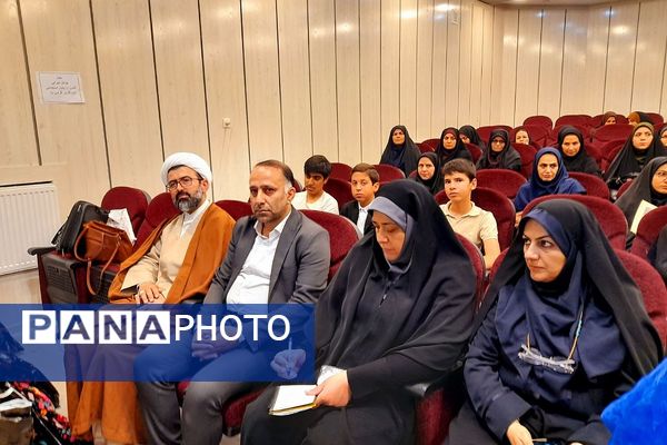 آیین تکریم و تجلیل از ارزیابان و عوامل اجرایی آزمون استخدامی آموزگاری در رودهن