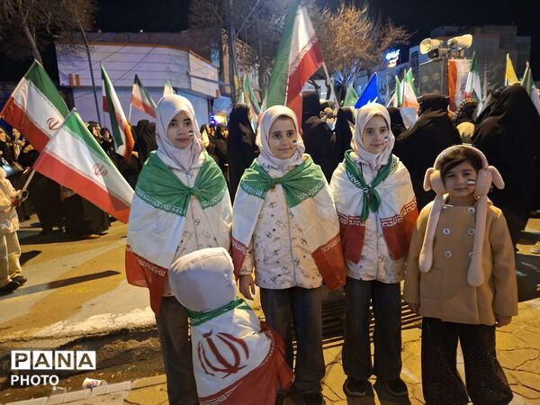 تجمع فرهنگیان و دانش‌آموزان اهری در آستانه چهلم رهبر شهید و شهدای دانش‌آموز میناب