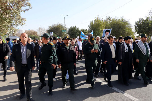 راهپیمایی روز دانش‌آموز در محمدشهر کرج 