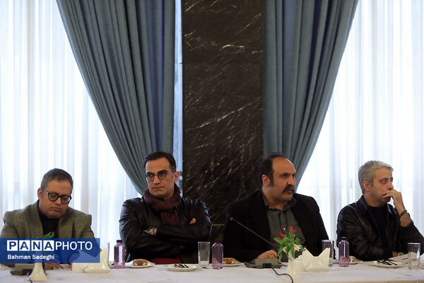 نشست معاون اول رئیس جمهور با جمعی از هنرمندان موسیقی، تئاتر و هنرهای تجسمی