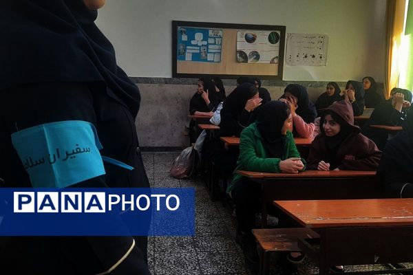 مانور زلزله در دبیرستان پروین اعتصامی 