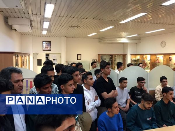 بازدید دانش آموزان دبیرستان نمونه آیت‌الله خامنه‌ای از دانشکده پزشکی دانشگاه فردوسی مشهد