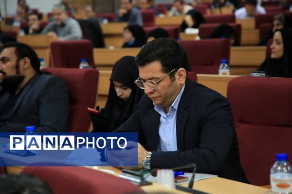 نشست صمیمی مدیران رسانه با استاندار قم