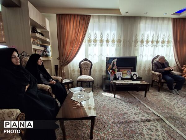 دیدار مدیر آموزش و پرورش ناحیه پنج مشهد با برادر شهید خیرزاده