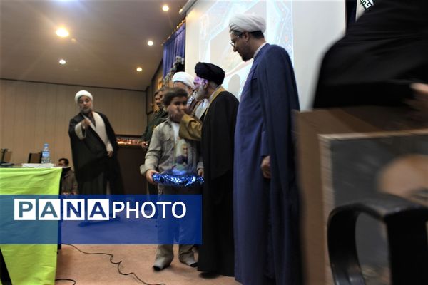 تجلیل از خادمان و فرهنگ‌یاران نماز در قم