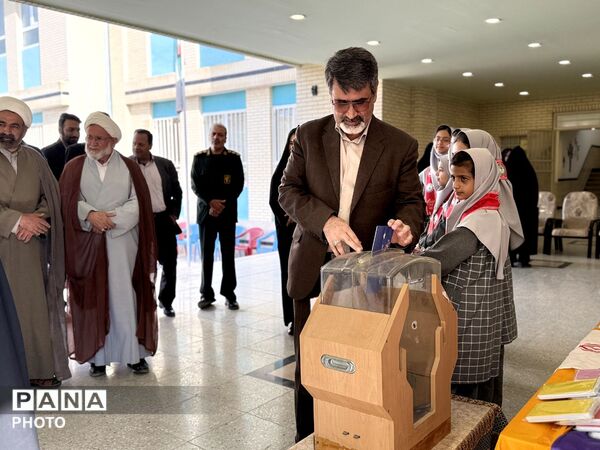 جشن عاطفه‌ها در مدارس شهرستان ابرکوه