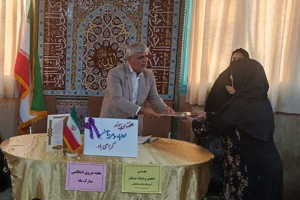  گرامیداشت هفته فراجا و برگزاری انجمن اولیا و مربیان در دبستان علامه طباطبایی
