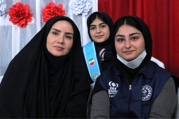 بهارستان دو صحنه همفکری، همدلی و همکاری پیشتازان در همایش یاوران انقلاب
