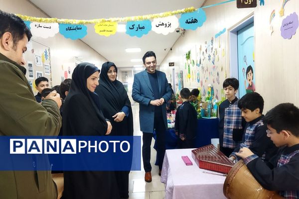 بازدید کارشناس پژوهش ناحیه دو شهرری از نمایشگاه پژوهش دبستان قلنبر