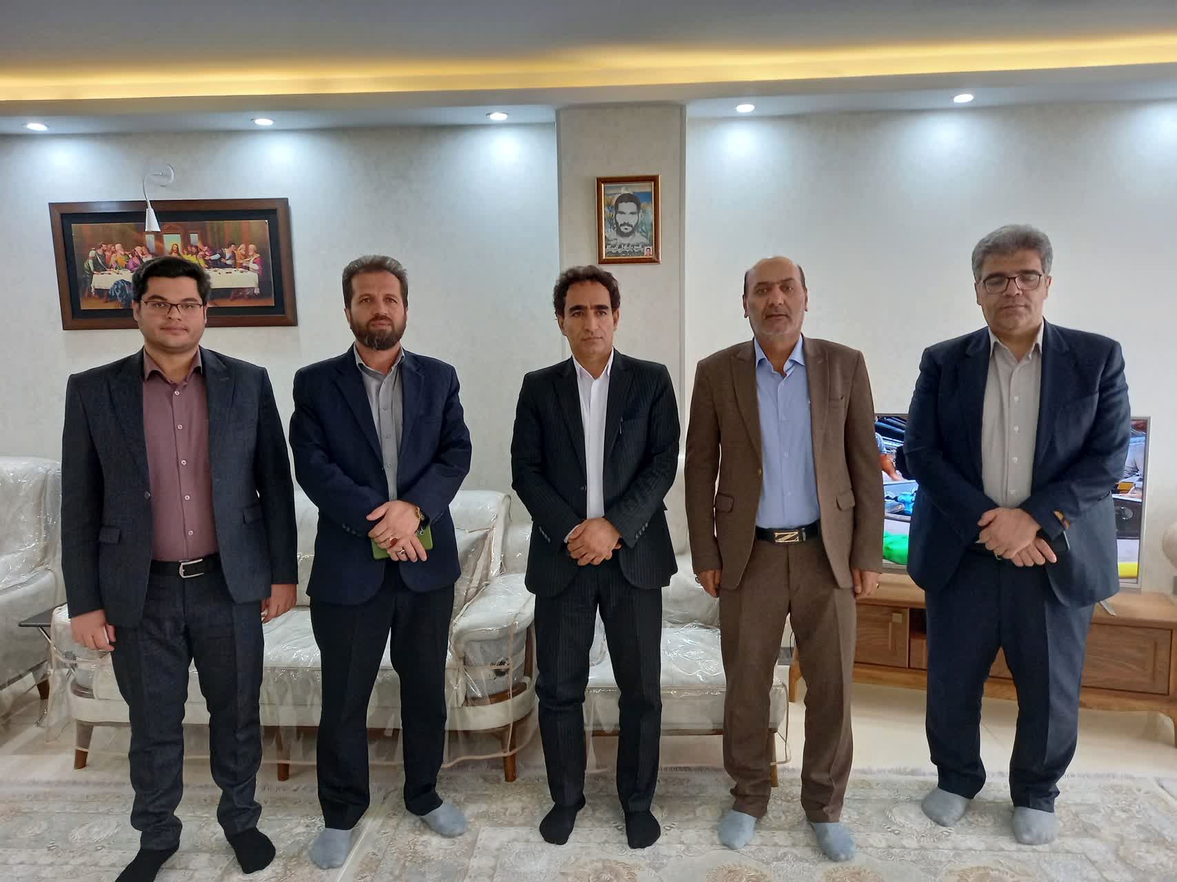 تجلیل از فرزند شهید و پیشکسوت فرهنگی حوزه شاهد در همدان 