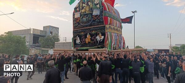 شکوهِ سوگ در پناهِ قدمگاه علی (ع)؛ نخل‌گردانی، بازخوانیِ پیوندِ عشق و ارادت