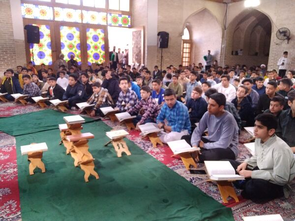بزرگترین محفل دانش‌آموزی انس با قرآن در شهر یزد 