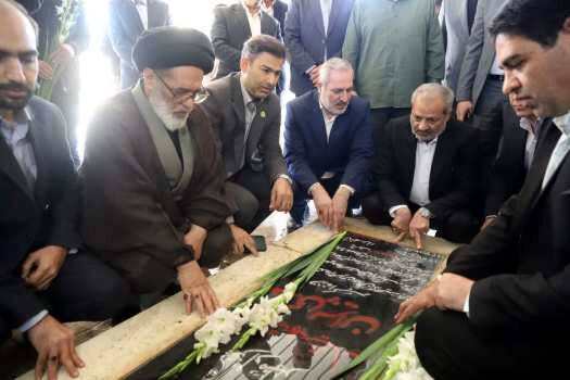 ادای احترام وزیر آموزش و پرورش به مقام شامخ شهیدان در شهر قیدار