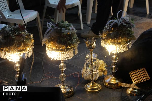 عقد دو زوج ورامینی در میدان امام خمینی ورامین در سالروز ازدواج حضرت علی(ع) و حضرت فاطمه (س)
