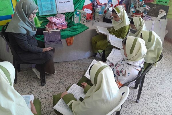 مدارس شهرستان فیروزکوه میزبان محافل انس با قرآن در هفته قرآن، عترت و نماز