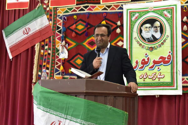 نواخته شدن زنگ انقلاب در مدرسه استثنایی لاله یاسوج
