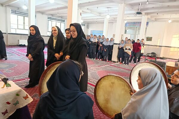  نمایشگاه فرهنگی و هنری دبیرستان عترت