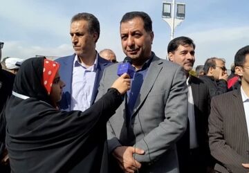 حضور مردم ولایتمدار اصفهان در راهپیمایی یوم‌الله ۲۲بهمن در میدان تاریخی امام