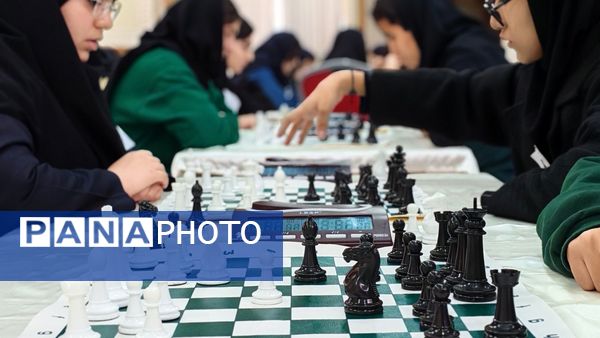 مسابقات ورزشی شطرنج دانش آموزان دوره دوم