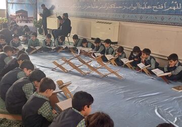 مراسم جزءخوانی قرآن و اقامه نماز جماعت در مدرسه جمال اصفهان 
