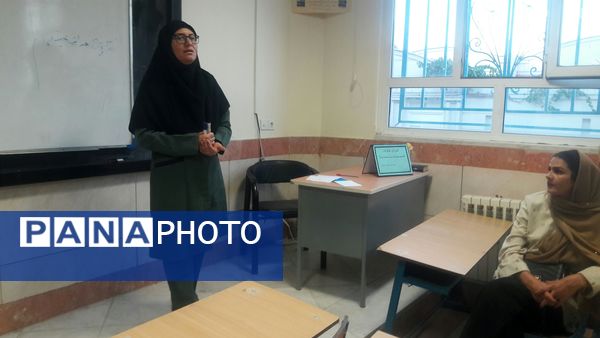 جلسه هدایت تحصیلی دبیرستان دخترانه حضرت زینب(س) کاشمر