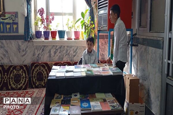 حضور دانش آموزان در دومین نماز عبادی، سیاسی جمعه ماه مبارک رمضان در شهر بار نیشابور