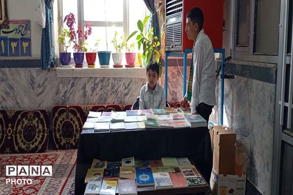 حضور دانش آموزان در دومین نماز عبادی، سیاسی جمعه ماه مبارک رمضان در شهر بار نیشابور