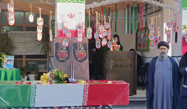 هوای عطرآگین مدرسه با حضور شهید گمنام