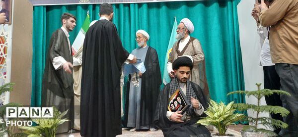 آیین عمامه‌گذاری طلاب 