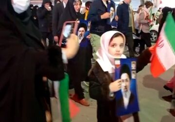 اجتماع بزرگ دانش‌آموزان و فرهنگیان آذربایجان غربی در بیعت با رهبر انقلاب 