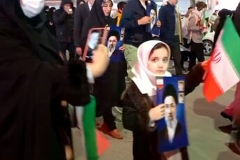 اجتماع بزرگ دانش‌آموزان و فرهنگیان آذربایجان غربی در بیعت با رهبر انقلاب 